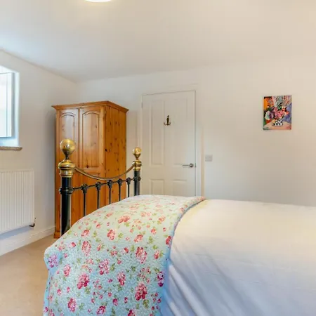 2 Bed In Oc-t34608 Vakantiehuis *