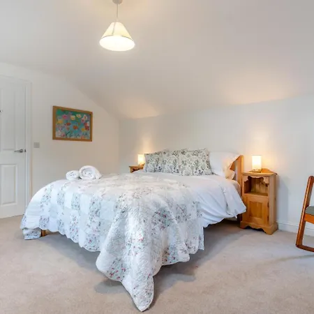 2 Bed In Oc-t34608 * Hawes