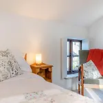 2 Bed In Oc-t34608 * Hawes
